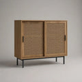 Credenza rettangolare con 2 ante in rattan e MDF impiallacciato rovere, gambe in acciaio nero, 100 x 40 x 90 cm