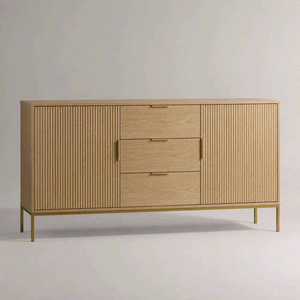 Credenza rettangolare in MDF impiallacciato rovere con 2 ante scanalate e 3 cassetti, 160 × 40 × 80 cm, rovere naturale e ottone